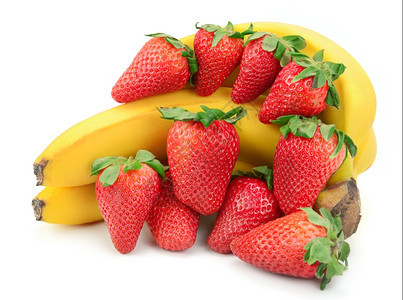 以白色背景隔离的香蕉和草莓成分图片