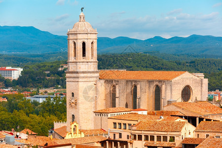 西班牙加泰罗尼亚州吉纳圣玛丽大教堂空中观察图片
