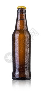 瓶啤酒白背景上隔着水滴图片