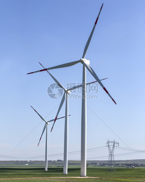 绿色可再生能源概念空中风力发电机涡轮图片