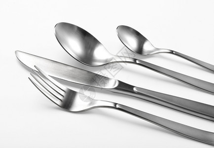 用叉刀和勺子设置的餐具用剪路径隔离图片