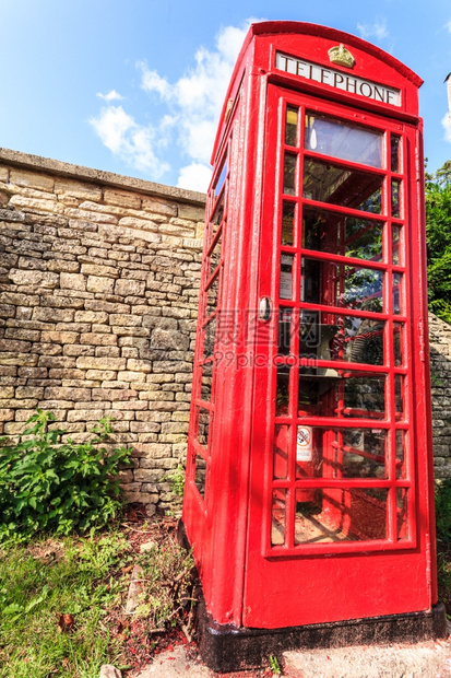 联合王国BiburyBibury村传统红色电话箱或公共付费电话机图片