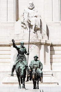 西班牙马德里广场CervantesDonQuixhote和SanchoPanza纪念碑图片