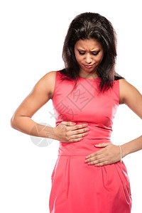 患有腹痛的妇女混合种族妇女患有腹痛图片