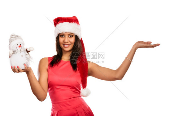 穿着圣诞服饰拿着雪人道具的女性图片