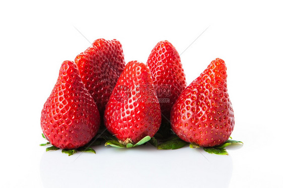 以白色背景孤立的草莓图片