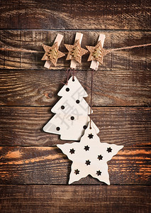 圣诞节背景木制桌子上的圣诞装饰图片
