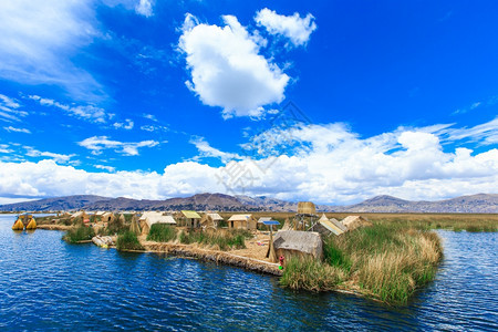秘鲁Puno附近Titicaca湖的Totora船秘鲁xAxA图片