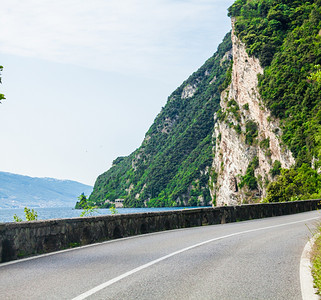 山路沥青和海图片