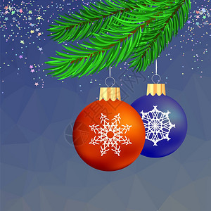蓝色多边星座背景上的多彩玻璃球集圣诞舞会和绿色FirBbranch彩色玻璃球集图片