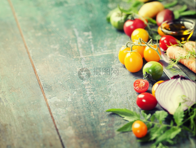 木材上的蔬菜生物健康食品草药和香料木材上的有机蔬菜烹饪健康饮食或蔬菜概念具有免费文本空间的背景布局图片