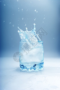 玻璃里的水滴子设计要素图片