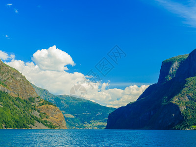 挪威斯堪的纳维亚山区和fjordSognefjord挪威斯堪的纳维亚图片