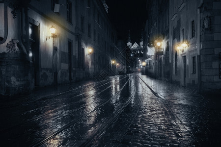 旧欧洲城市的雨夜图片
