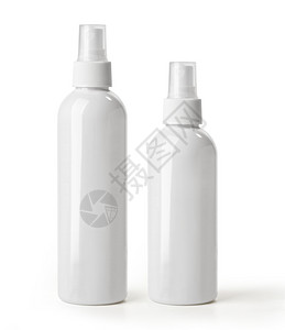 一组白色容器喷雾瓶隔着白色背景图片