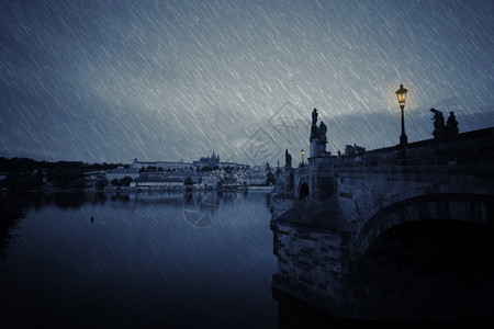 雨夜旧布拉格天线捷克布拉格图片