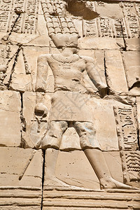 雕刻在石头上古老的象形文字图片