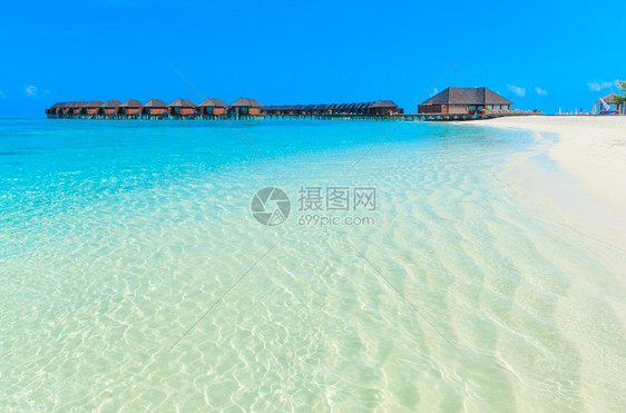 马尔代夫xAxA带水的平房沙滩图片