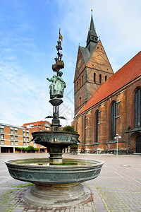 德国汉诺威市教堂和喷泉图片
