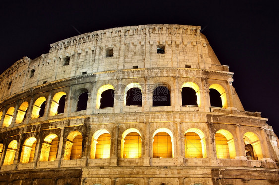夜幕巨墙意大利罗马图片