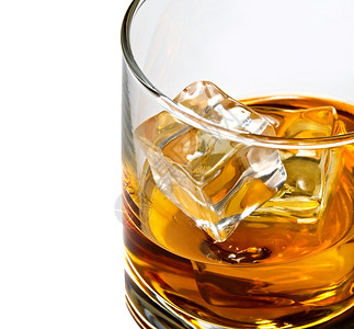 威士忌冰玻璃细节拍摄图片