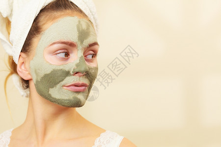 绿色泥土护身符女衣美容治疗图片
