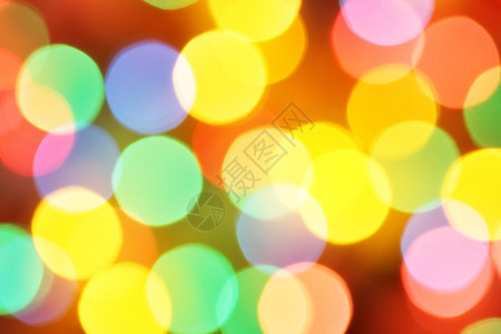 重点分散的彩色假日灯可用作背景图片