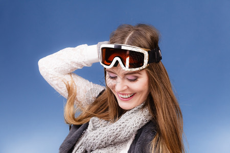 身着滑雪谷歌画像的女子滑雪孩身着女孩图片