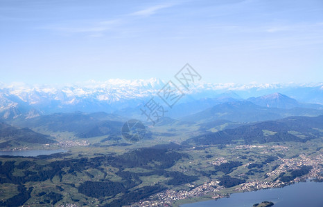 瑞士阿尔卑斯山的空中图像背景图片