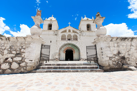 秘鲁卡瓦纳康德圣佩罗阿尔坎塔拉教堂高清图片