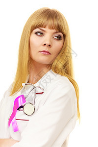 胸腔上有听诊器和粉色丝带辅助标志的女医生保健药物乳腺癌认识概念图片
