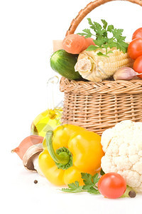 健康蔬菜食品和白底隔离的篮子图片