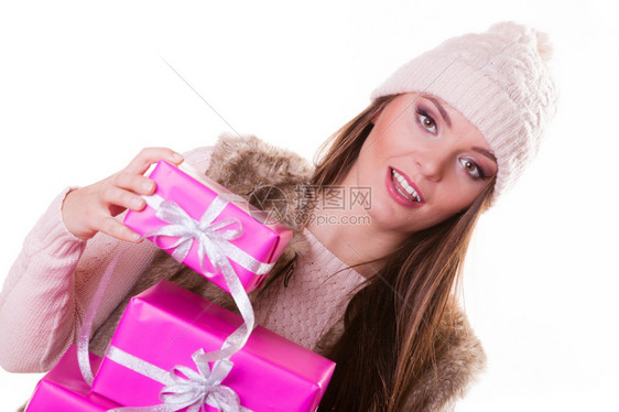 漂亮的时装女郎带着箱礼物圣诞图片