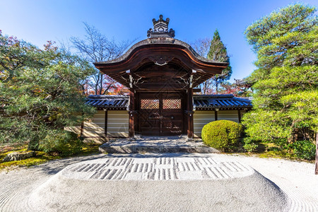 京都日本秋天的艾康多寺庙图片