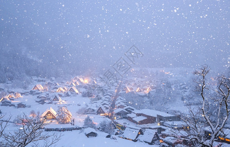 冬季下雪的村庄图片