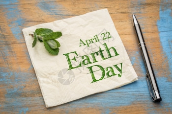 4月2日地球提醒纸巾上的笔迹和新鲜薄粉叶图片