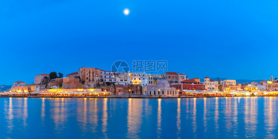 希腊克里特市Chania与KucukHasanPasha清真寺的VenetianQuaiy全景图片