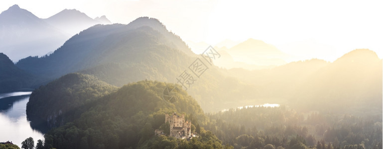 德国弗森巴伐利亚霍亨施旺高城堡美丽的夏日夕阳风景图片