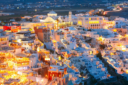 Fira希腊爱琴海岛现代首都圣托里尼希腊东正教大都会堂夜间希腊图片