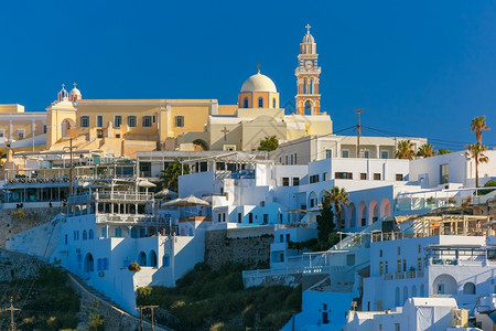 希腊爱琴海岛圣托里尼现代首府法拉圣赫西莫斯堂希腊阳光明媚的夏日清晨图片