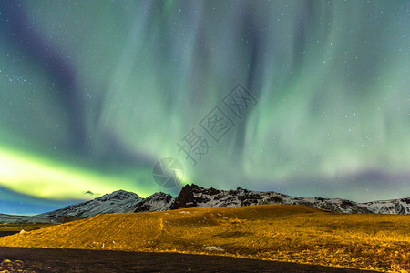 在冰岛维克的北极光图片