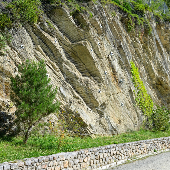 山区岩崩安全网图片