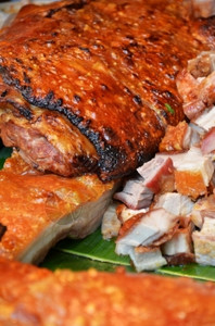 猪后腿肉典型风格的市场中烤猪背景
