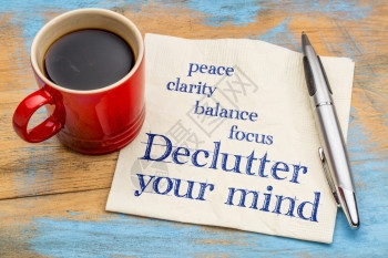 为了清晰和平专心衡而解开你的头脑手写在餐巾纸上加一杯咖啡图片