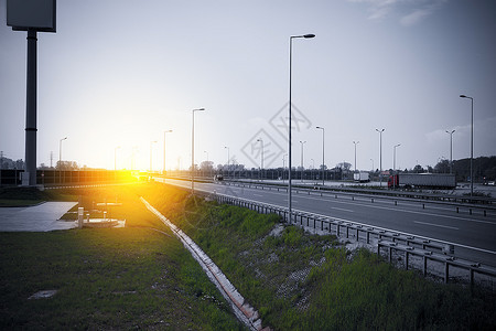 日落在高速公路上图片