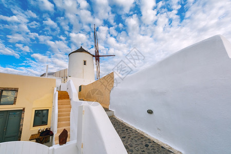 希腊圣托里尼岛奥亚的风车图片
