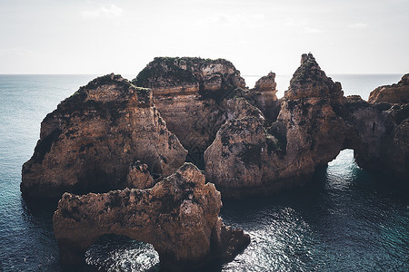 葡萄牙阿尔加韦大西洋落岩海岸线图片