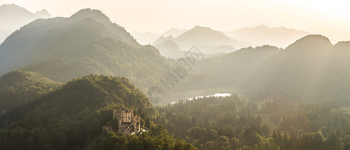 德国弗森巴伐利亚霍亨施旺高城堡美丽的夏日夕阳风景图片