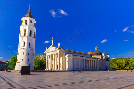 大教堂广场StStanislaus和StVladislav的Basilica大教堂和上午的钟楼维尔纽斯立陶宛波罗的海图片