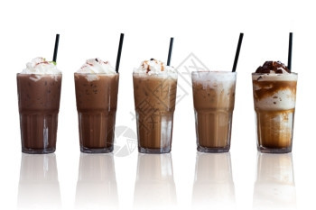 五种不同的冰咖啡白色背景的反光股票照片图片